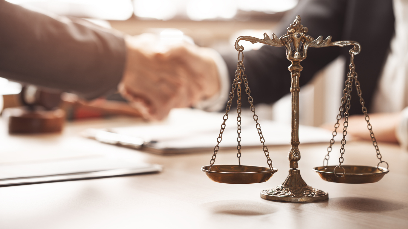 Role of an Experienced Commercial Litigation Attorney in Los Angeles
