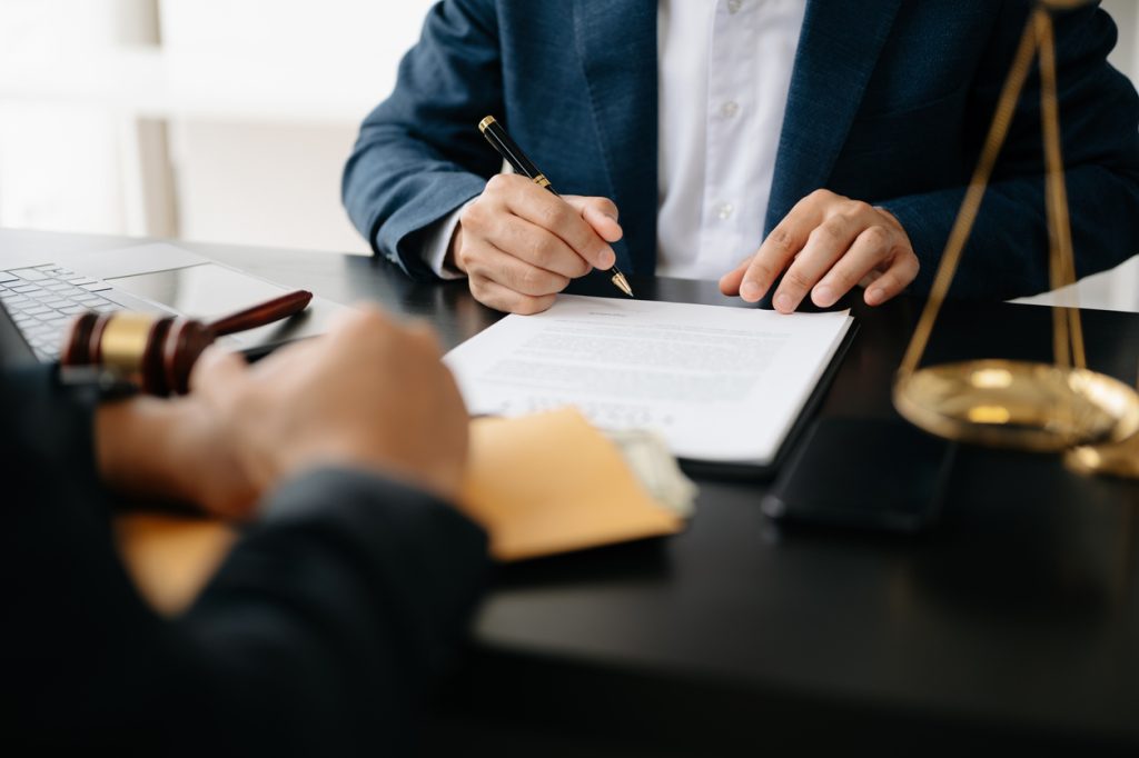 experienced commercial litigation attorney in Los Angeles